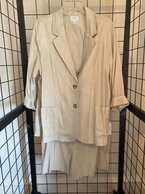 Time and Tru Light Cream Single-Breasted Blazer and Short Set